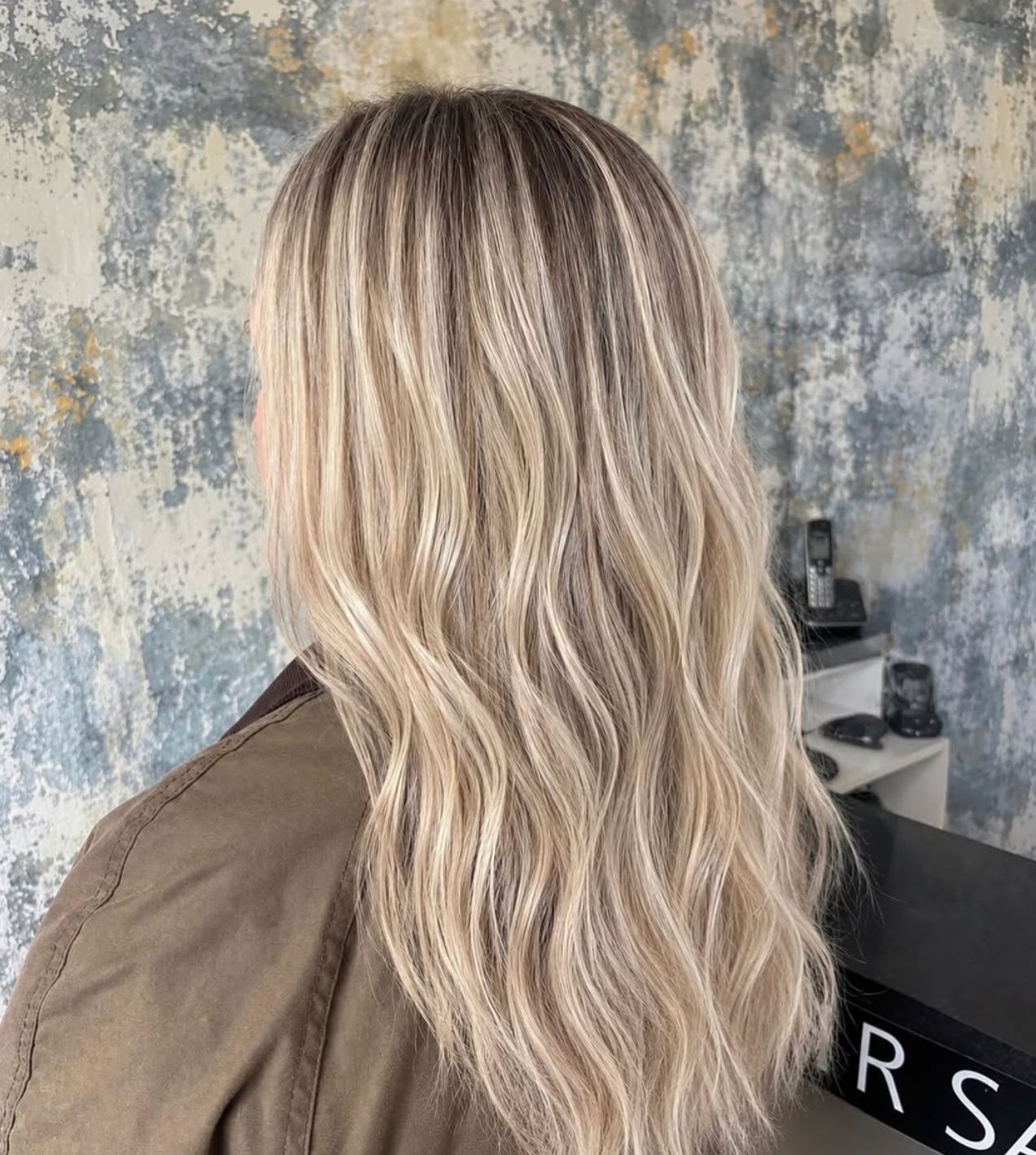 Blonde wavy hairstyle finished during a mobile hair appointment